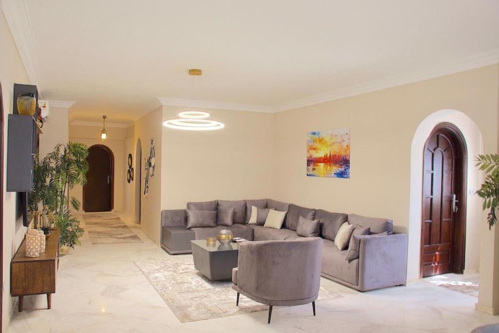 Luxe With Private Gym In * Cairo